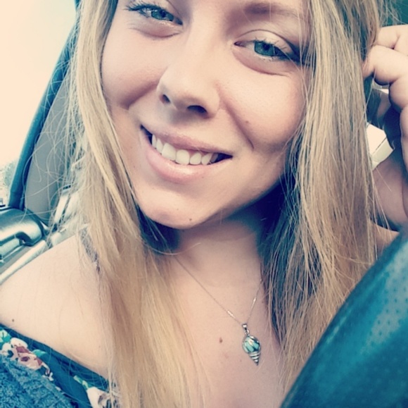 Meet your Posher, Kacie - Picture 1 of 2